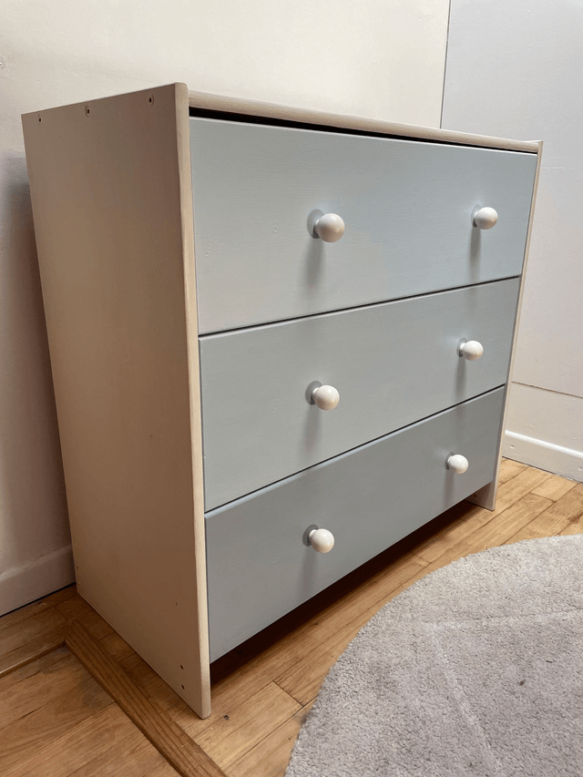 Petite commode en pin