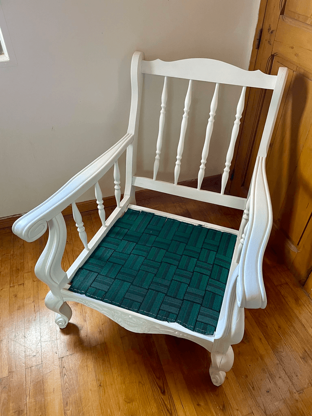 Fauteuil blanc et rouge