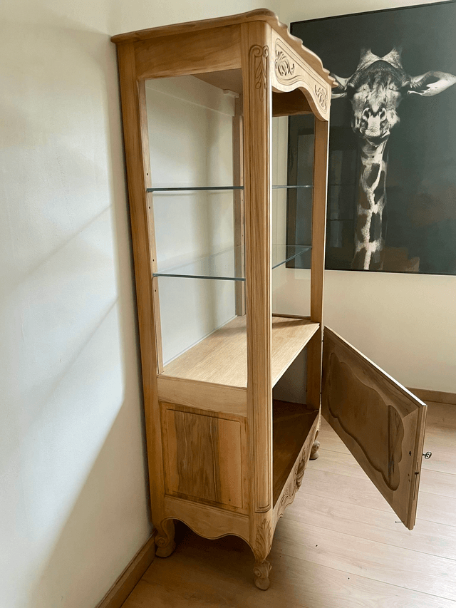 Vaisselier ou vitrine en noyer