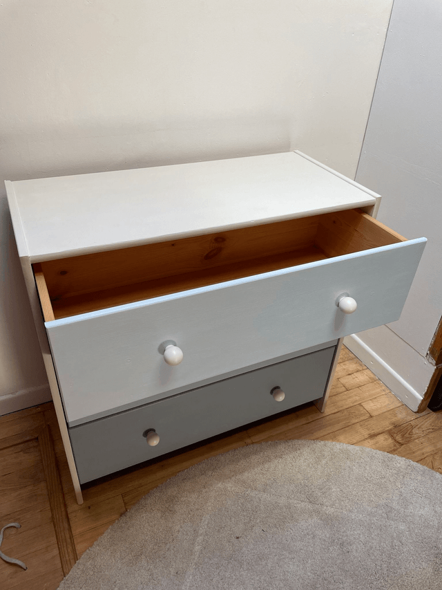Petite commode en pin