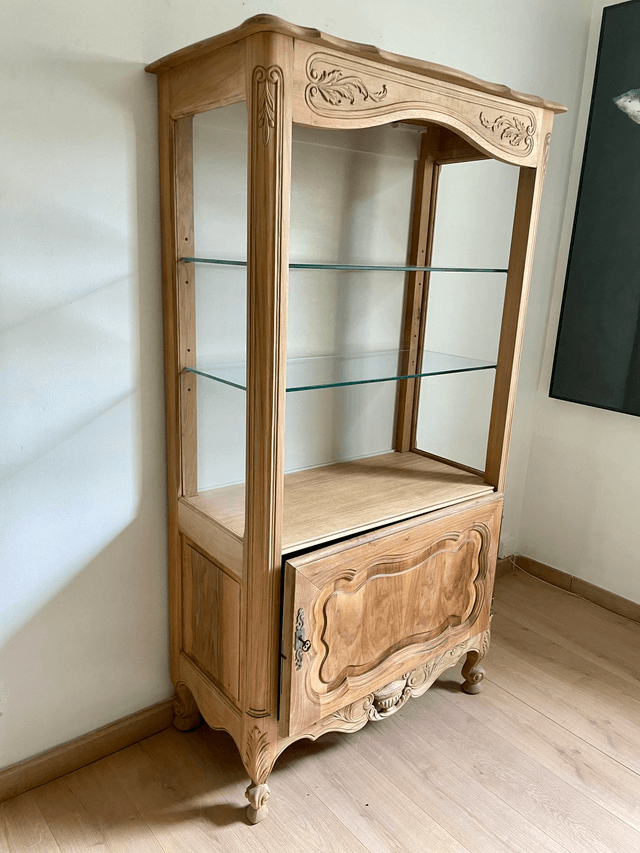 Vaisselier ou vitrine en noyer