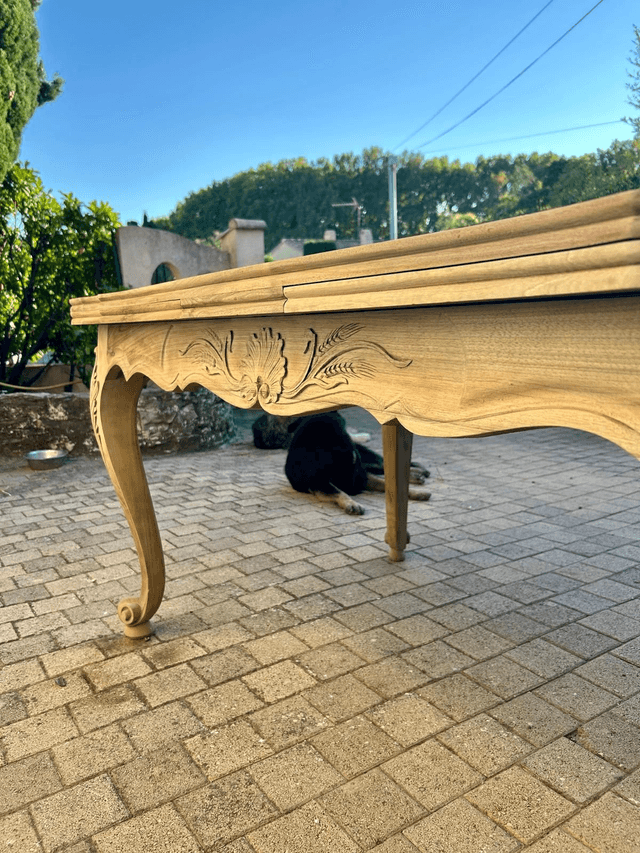 Table en noyer massif - Finition personnalisable