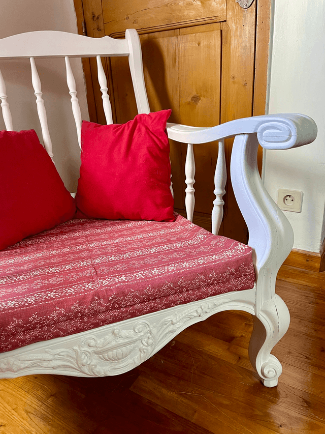Fauteuil blanc et rouge