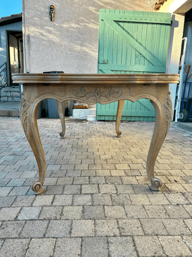 Table en noyer massif - Finition personnalisable