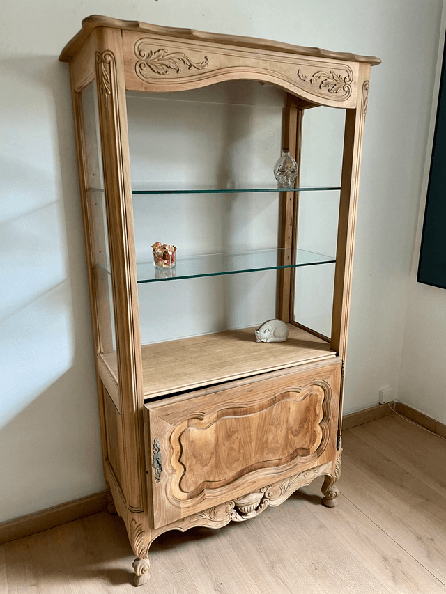 Vaisselier ou vitrine en noyer