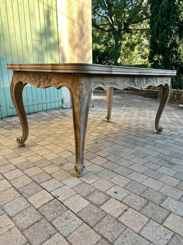 Table en noyer massif - Finition personnalisable