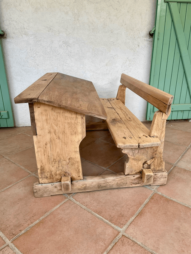 Bureau d'écolier ancien