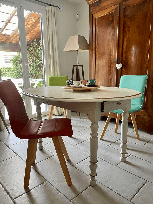 Relooking d'une table ronde en bois