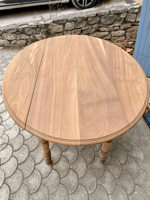 Relooking d'une table ronde en bois