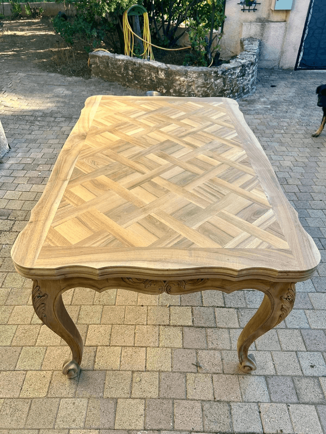 Table en noyer massif - Finition personnalisable